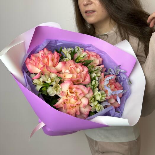 Original bouquet of French roses and alstroemeria