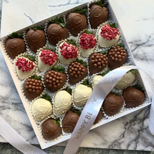 Клубника в шоколаде "романтика" (16-30 ягод)