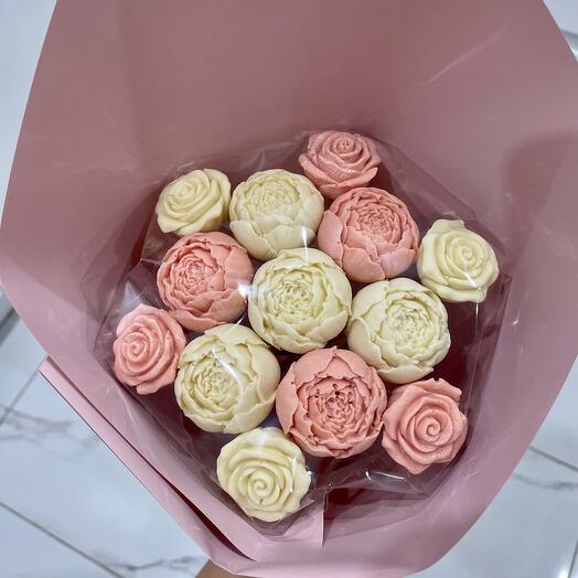 Букет из шоколадных пионов и роз