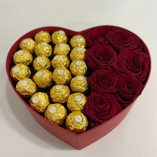 Розы и Ferrero Rocher в коробке в виде сердца