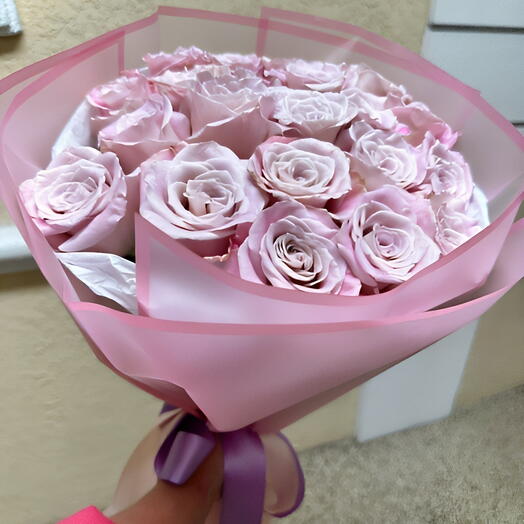 20 фіолетових троянд