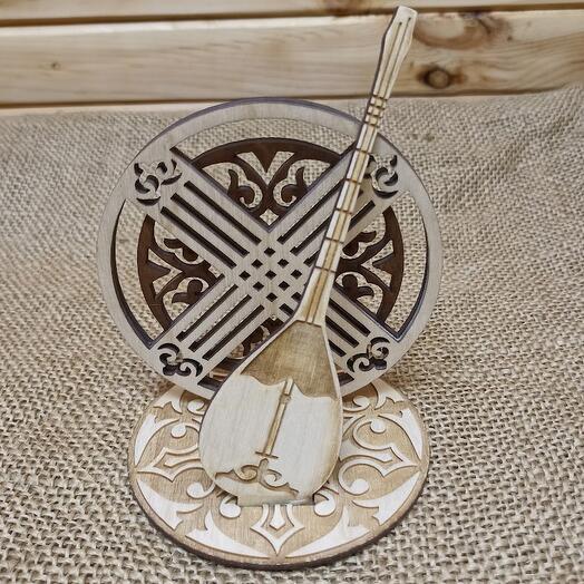 Национальный сувенир "шанырак и домбра"