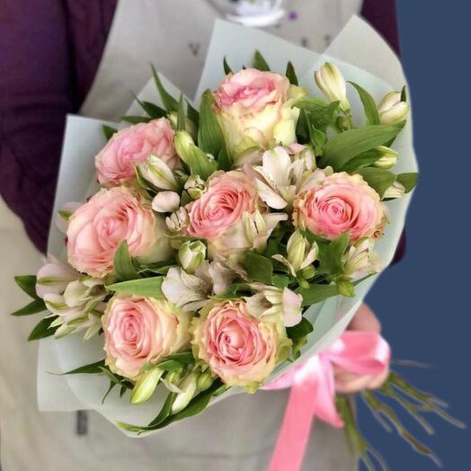 Bouquet of roses with alstroemeria "Pink cloud"
