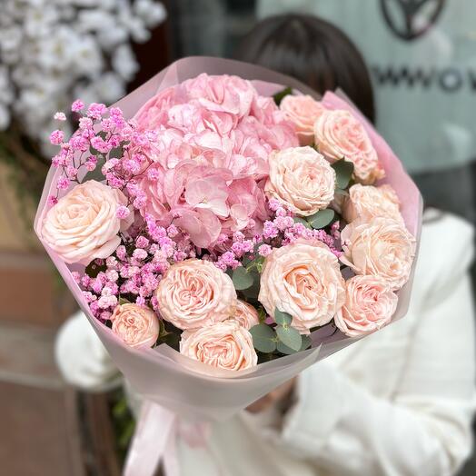 Гортензия с пионовидными розами🌸