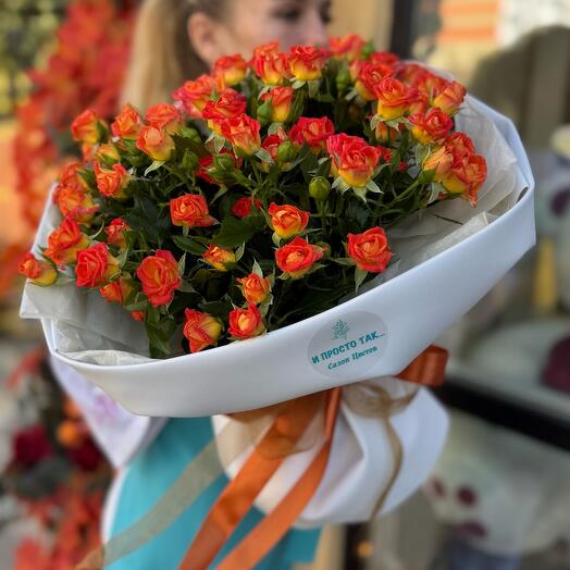 Букет оранжевых кустовых роз