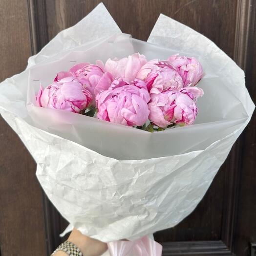 Букет из розовых пионов