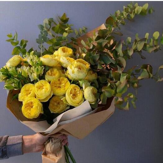 Букет пионовидных желтых роз