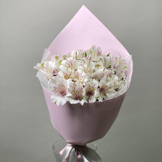 Bouquet of white alstroemeria
