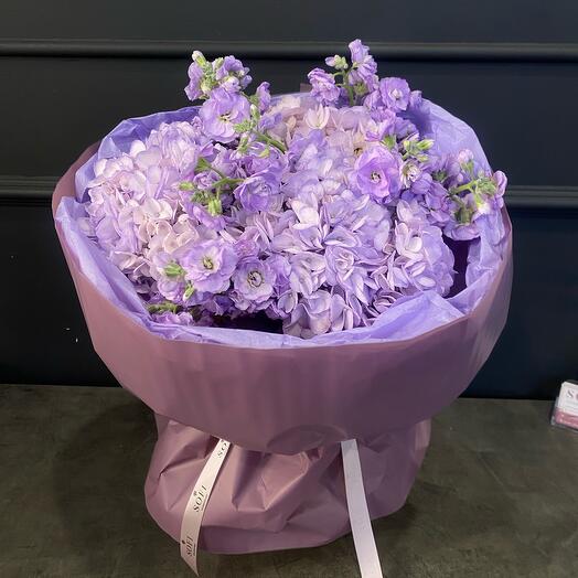 Lilac bouquet mattiola + hydrangea