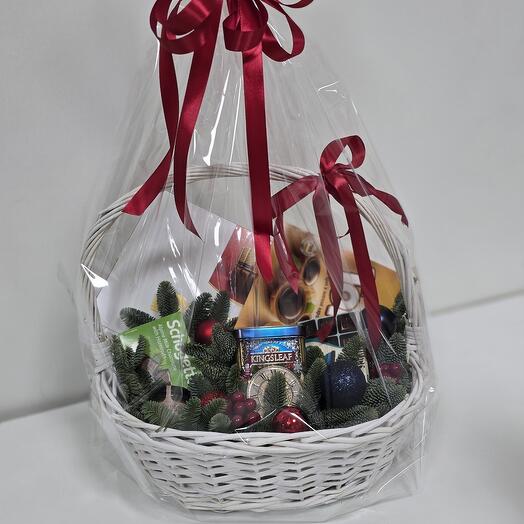 Новогодняя корзина М