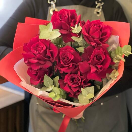 Красивый букет из красных французских роз «Вечная любовь»