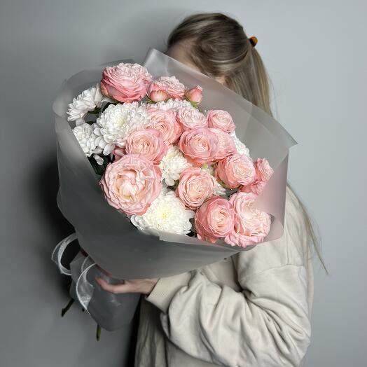 Ramo de rosas y crisantemos