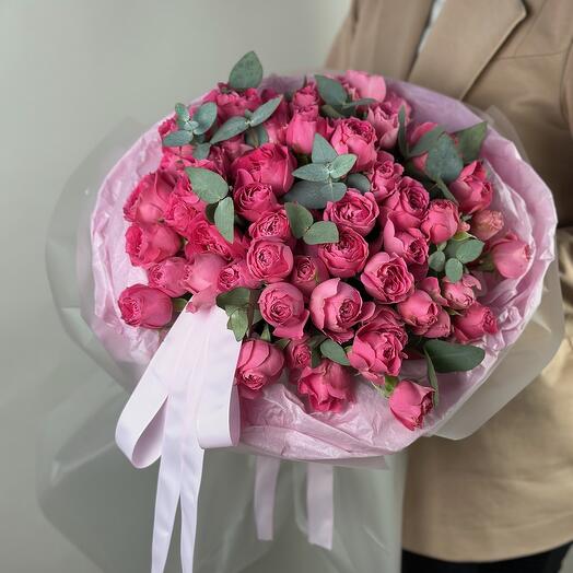 Яркий сочный букет розовые кустовые розы Pink dedication размер L
