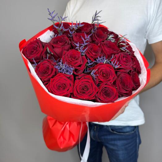 Ramo de 21 rosas rojas con Limonium