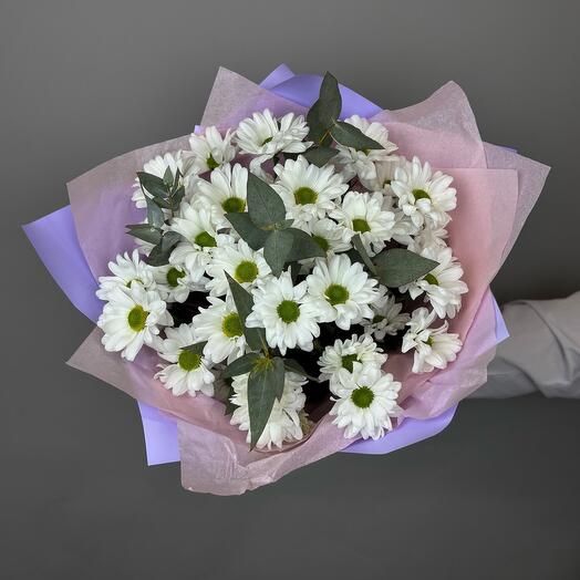 Монобукет "Chick" из кустовых хризантем и эвкалипта