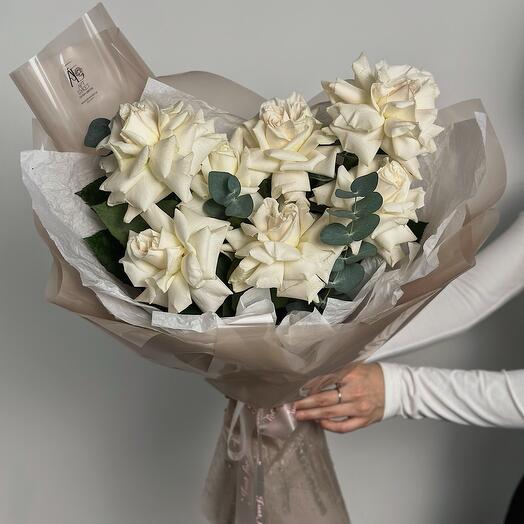 7 French roses with eucalyptus