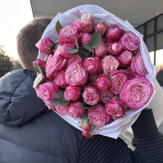 Кустовая Роза леди с эвкалиптом