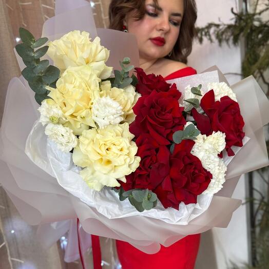 🌸Авторский букет «Нежность и страсть» из роз и эустомы