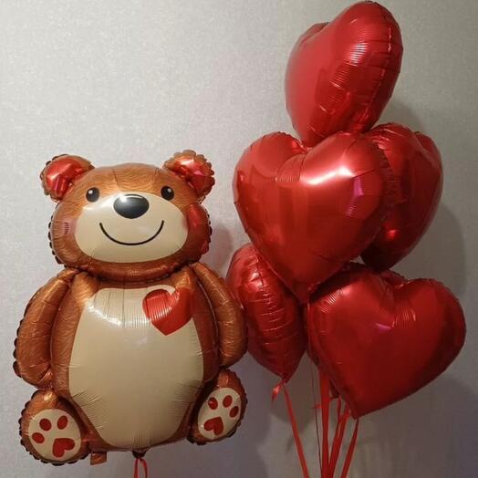 Мишка и 5 фольгированных сердец