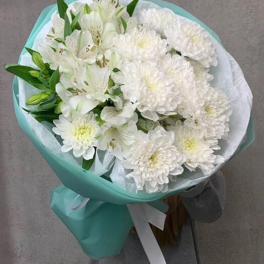 Bouquet with chrysanthemums and Alstroemerian