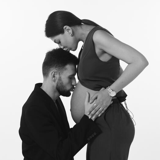 Фотосессия беременности без фотографа в студии автопортрета Self Made