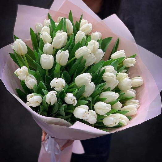 51 белый тюльпан воздушное оформление