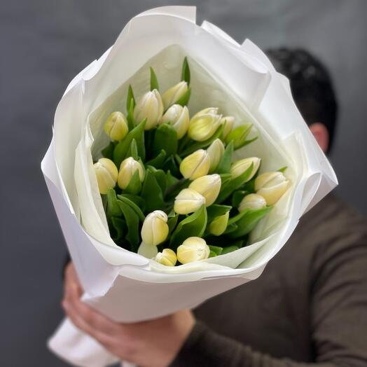 Tulips 19 pieces white