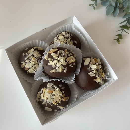 Нежное пирожное картошка с карамельной начинкой внутри