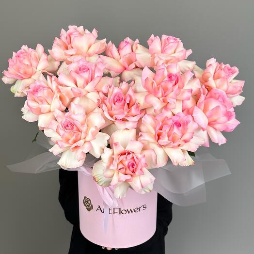 Французские розы в коробке