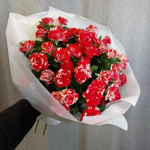 Букет из кустовых роз 7шт
