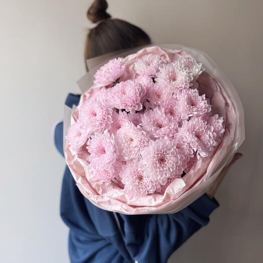 Crisantemo de arbusto rosa en un ramo