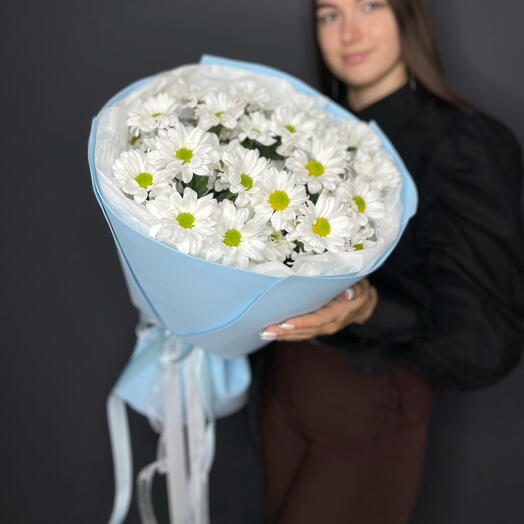 Моно букет из хризантем в голубой упаковке🦋