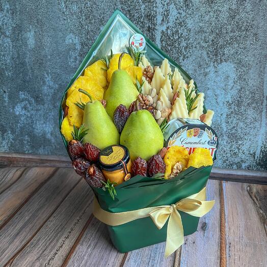 Конверт с грушами , сырами и сухофруктами