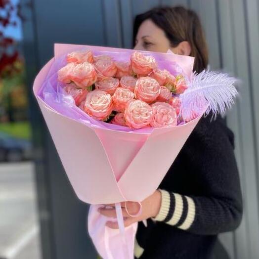 Букет пионовидных роз️ с перышком💗