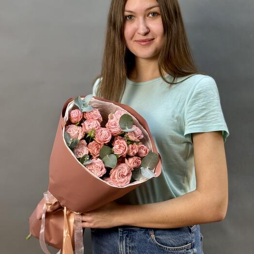 Букет из 5 кустовых пион. роз Бомбастик