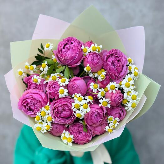Пионовидные розы Мисти Баблс и ромашки. Розы в букете для девушки 💕♥️