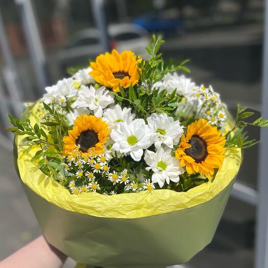 Солнечный букет с подсолнухами