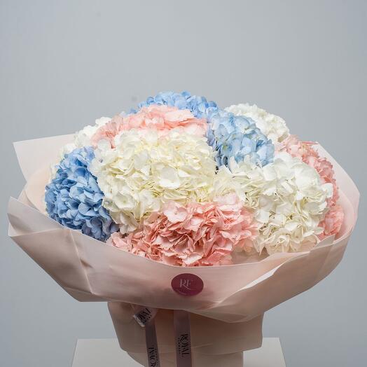 Royal Flowers | Букет из 11 гортензий