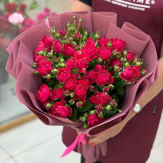 Монобукет из 5 алых кустовых роз