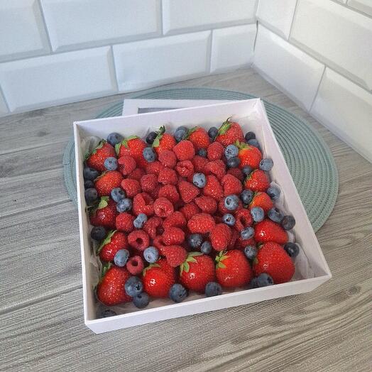 Коробочка клубники и малины