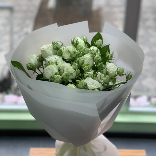 Bouquet of white spray roses