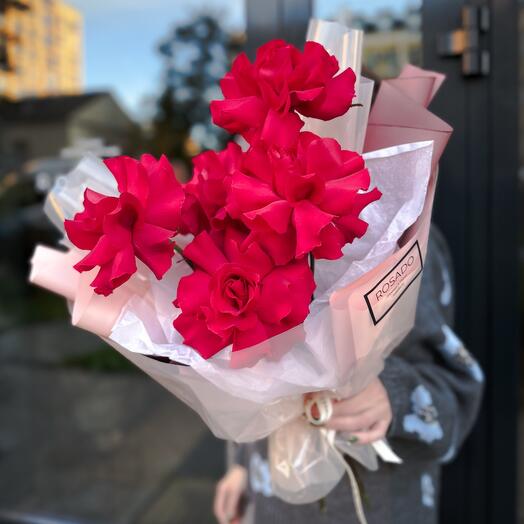 Яркий букет французских роз