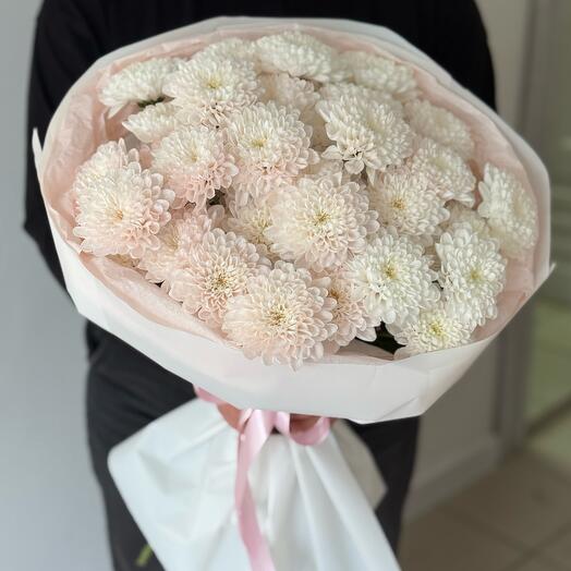 Объемный букет с нежно-розовой хризантемой 🌸