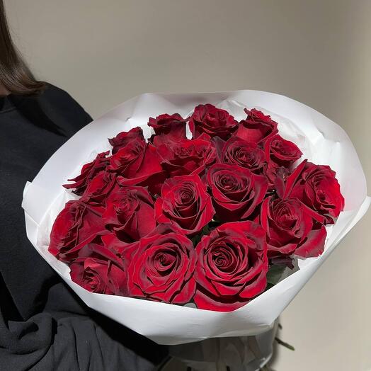 МоноБукет из 19 красных роз