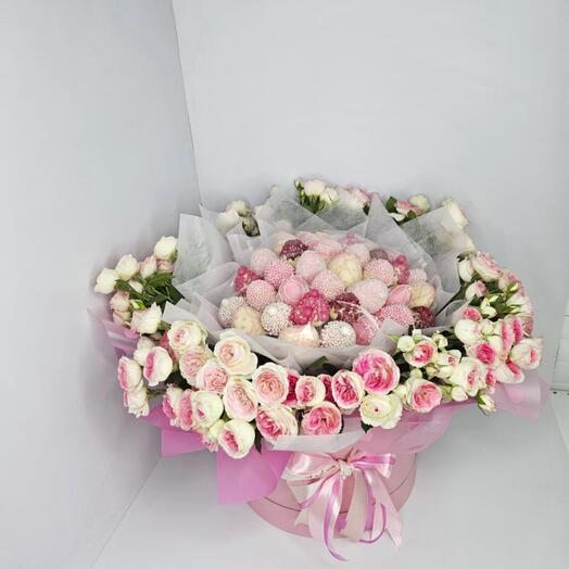 Клубника в шоколаде с кустовыми розами арт. 35223