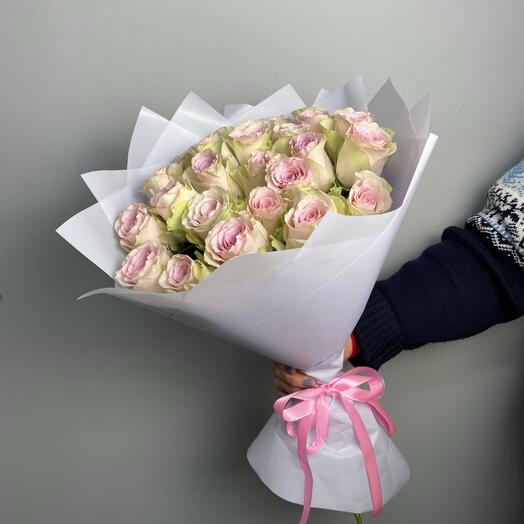 Букет из 25 розовых нежных кенийских роз