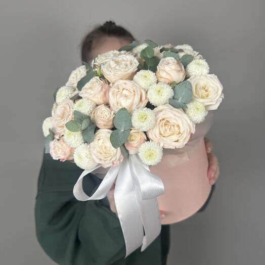 Цветы в коробке 🤍 нежные кустовые пион розы, хризантемы ньютон, эвкалипт