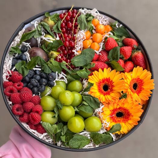 Клубника в коробочке «mix M»