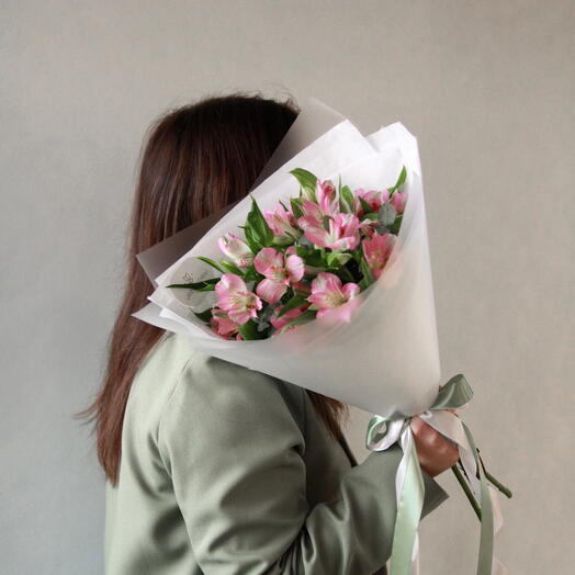 Букет из Альстромерий и эвкалипта