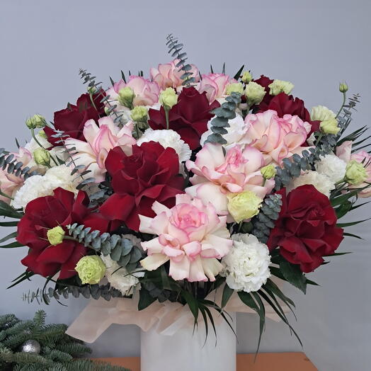 Розы  в коробке